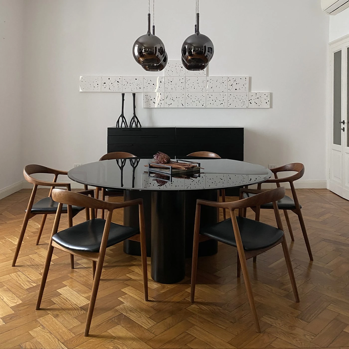 Giorgia Glass Round Table 4 Giorgia Glass Round Table - Image 2